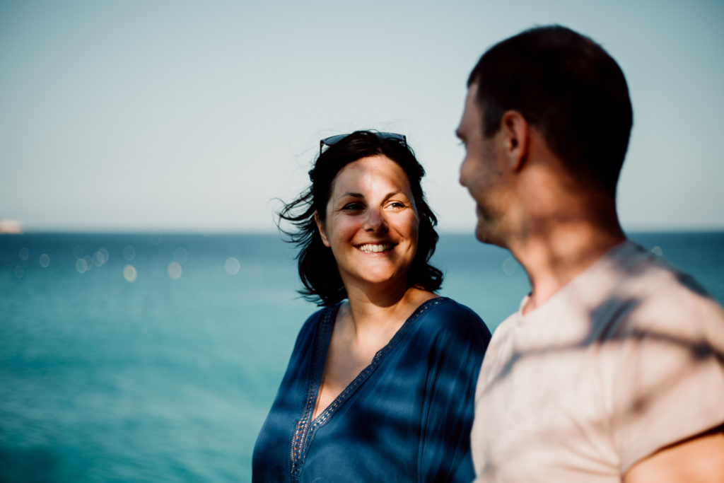 Séance photo de couple à la mer