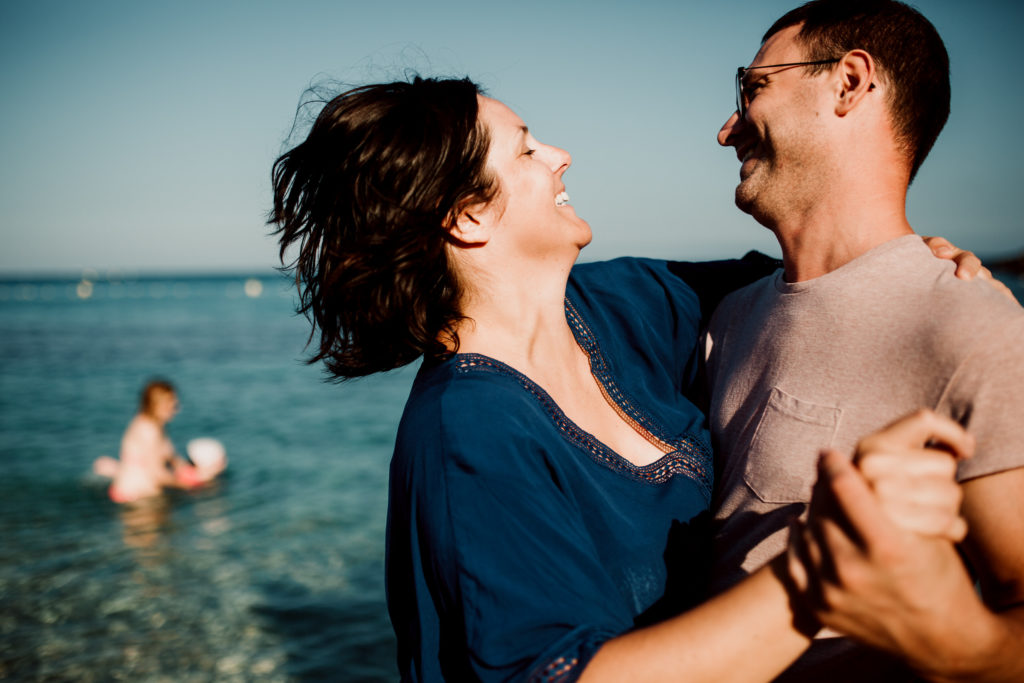 Séance photo de couple à la mer