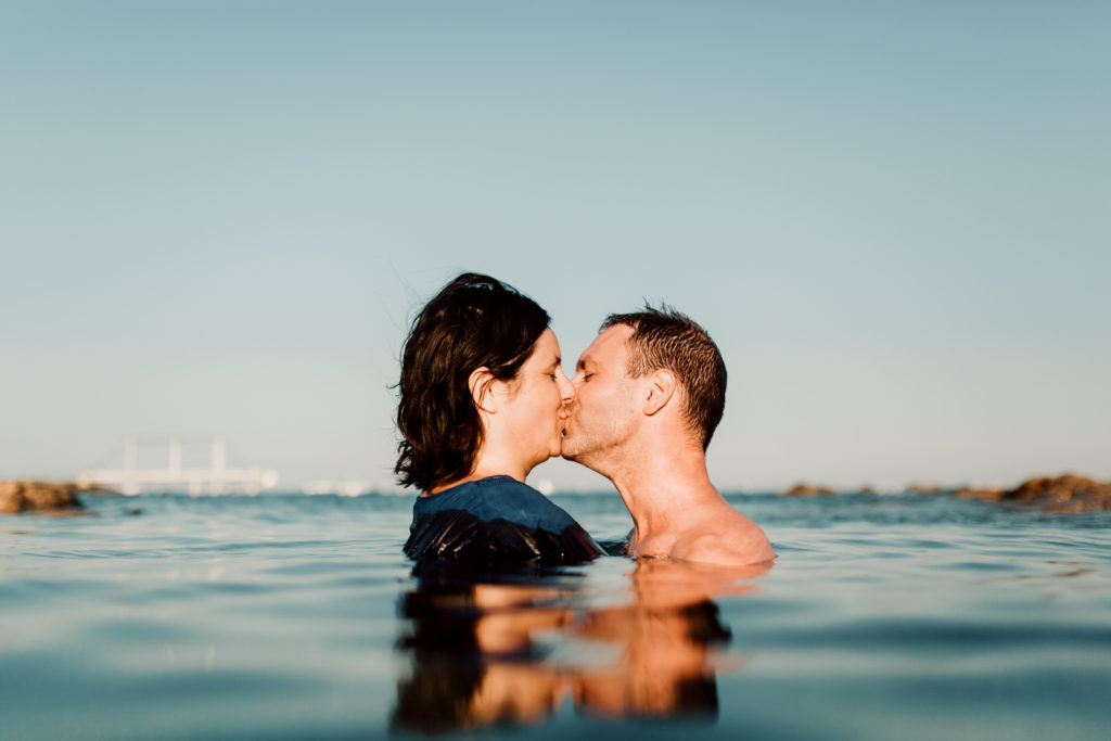 Séance photo de couple à la mer