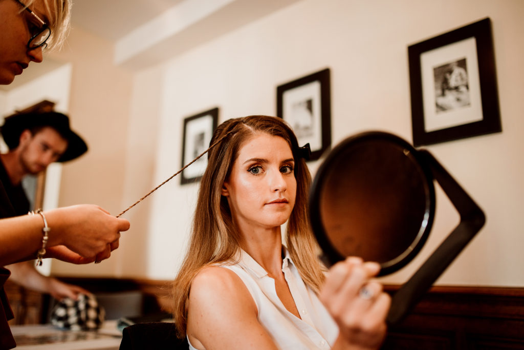 Préparatif de la mariée à l'auberge des Sources