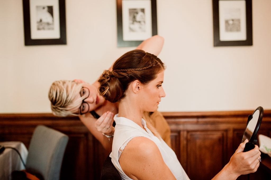 Préparatif de la mariée à l'auberge des Sources