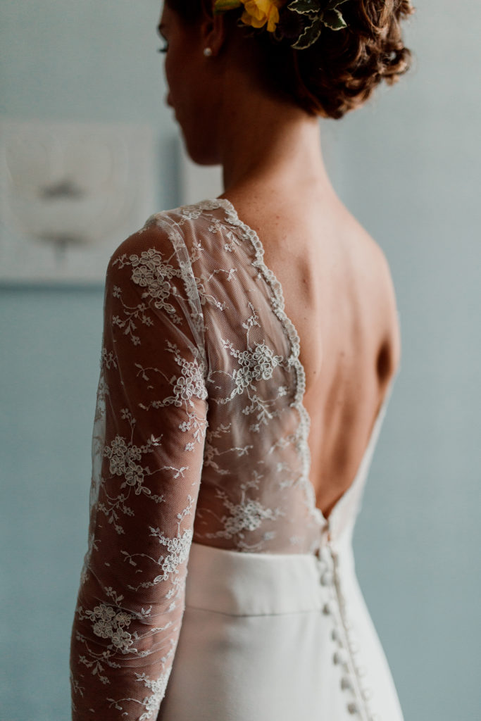 Habillage de la mariée à l'auberge des sources