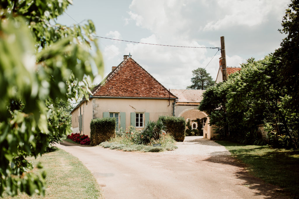 Photo de l'entrée du Domaine du Bouloy à Druyes les Belles Fontaines