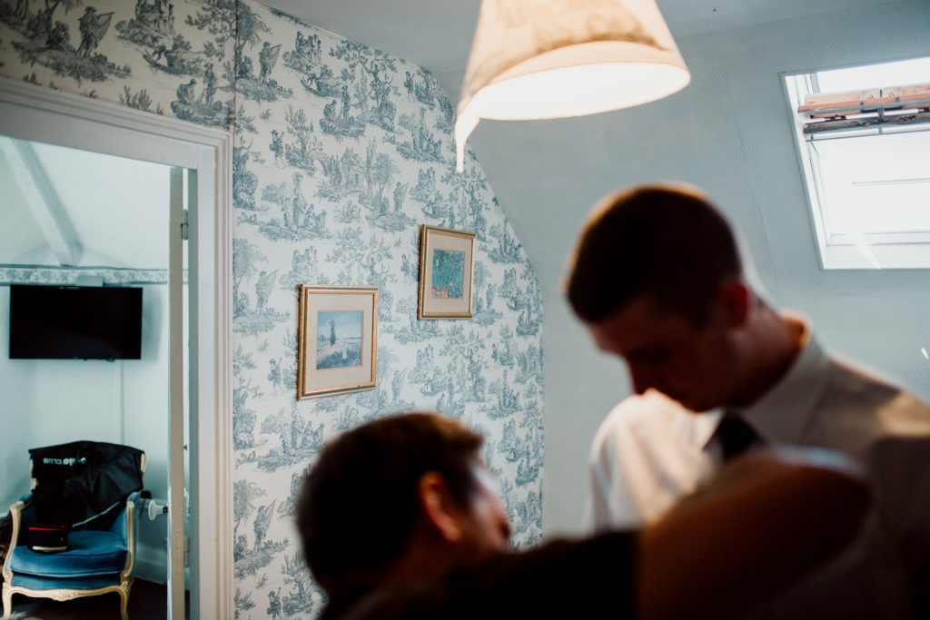 Préparatif du marié au Domaine du Bouloy