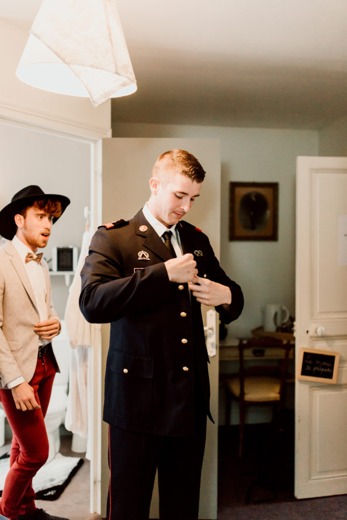 Préparatif du marié au Domaine du Bouloy