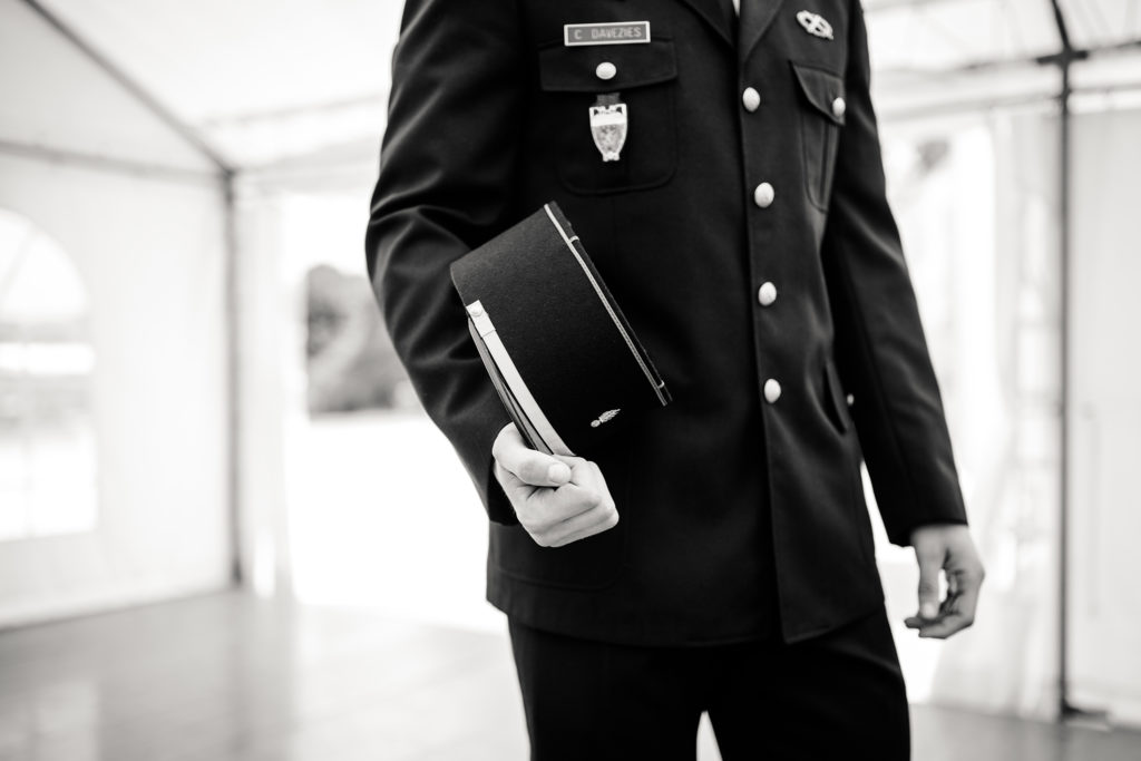 Préparatif du marié au Domaine du Bouloy