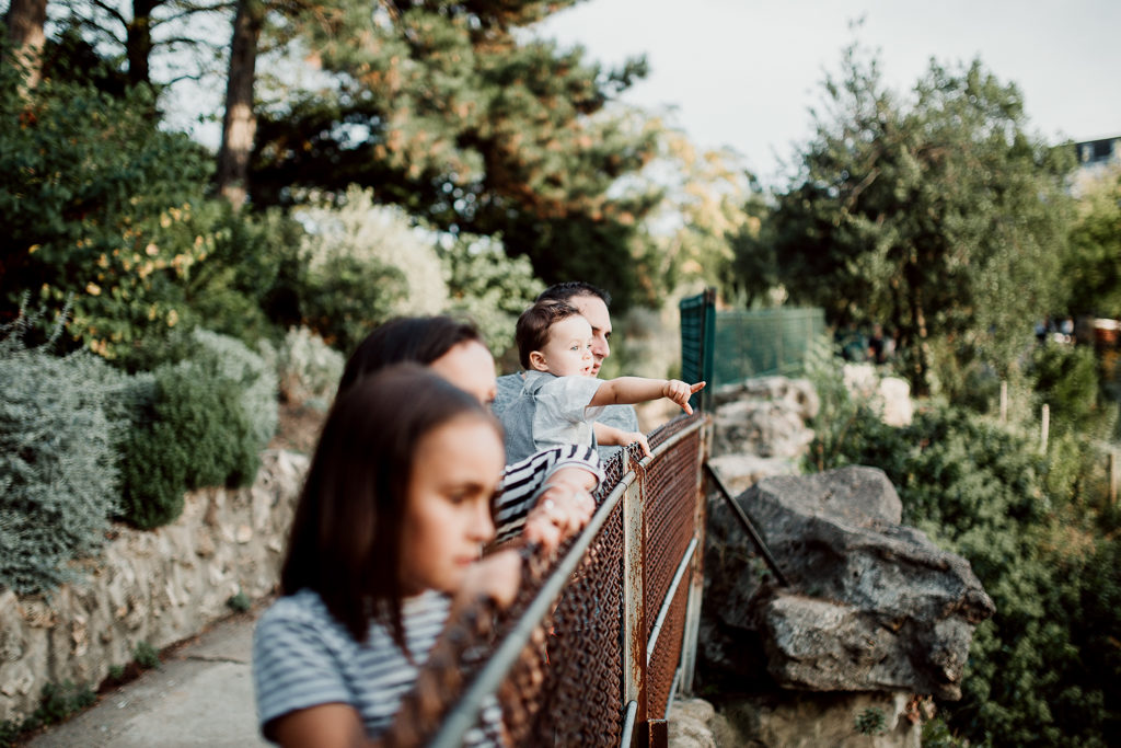 Séance photo en famille en automne aux Buttes Chaumont