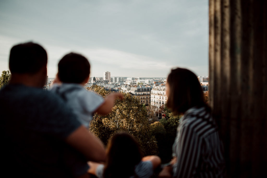 Séance photo en famille en automne aux Buttes Chaumont