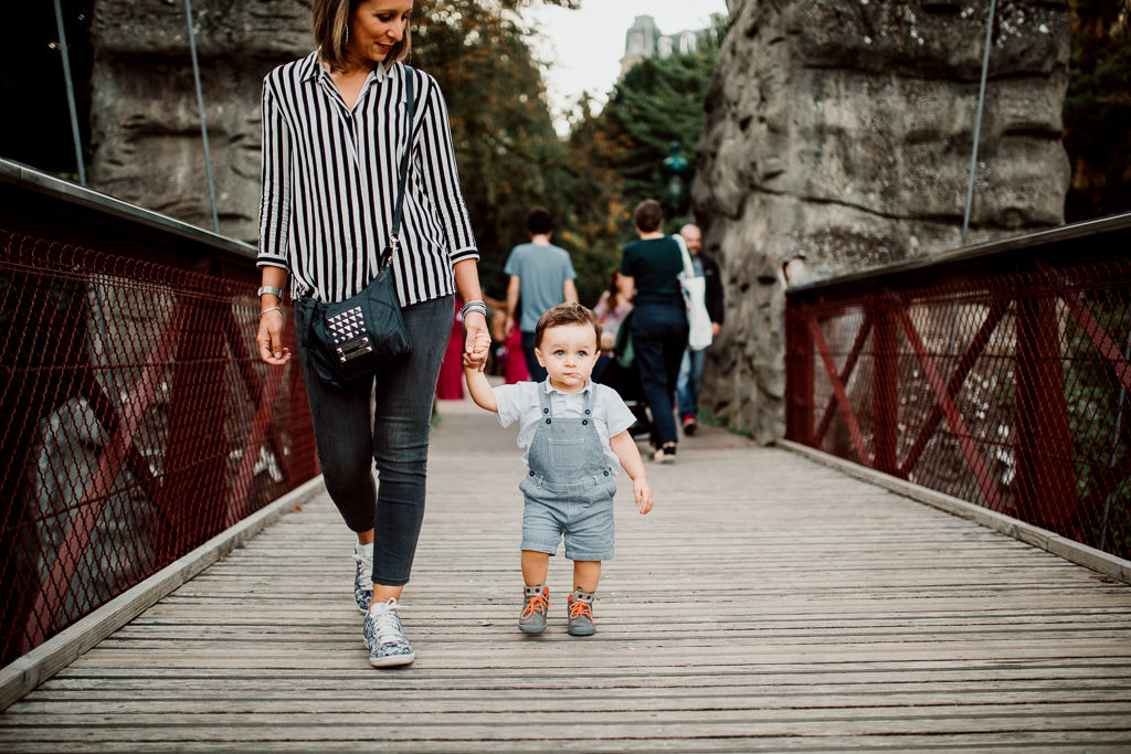 Séance photo en famille en automne aux Buttes Chaumont