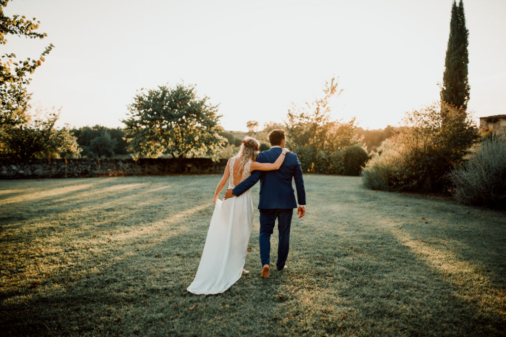 Photo de couple durant le mariage de Marie et Mathias au chateau de Poudenas - Soufigraphe