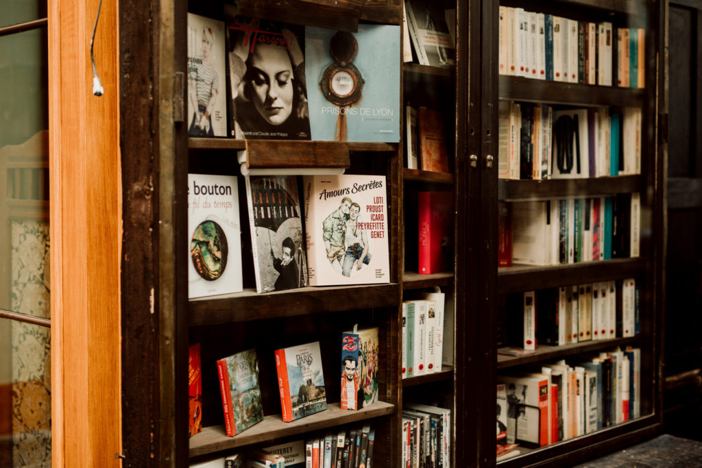 Livres d'une librairie de la galerie Vivienne à Paris.