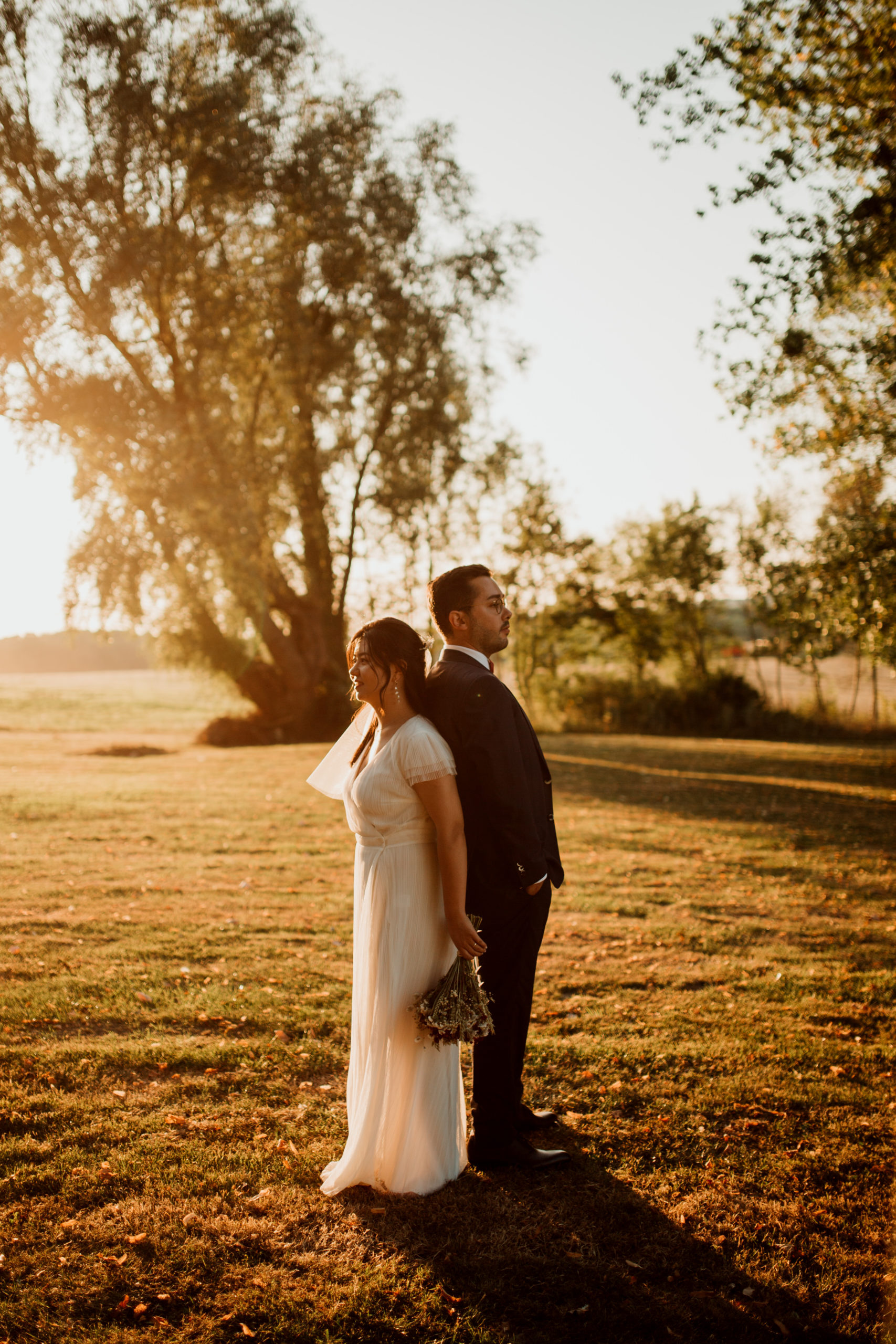 Photo de couple au soleil couchant au domaine de Brunel